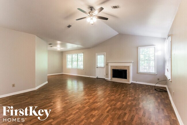 Foto del edificio - 594 Fortune Ridge Rd