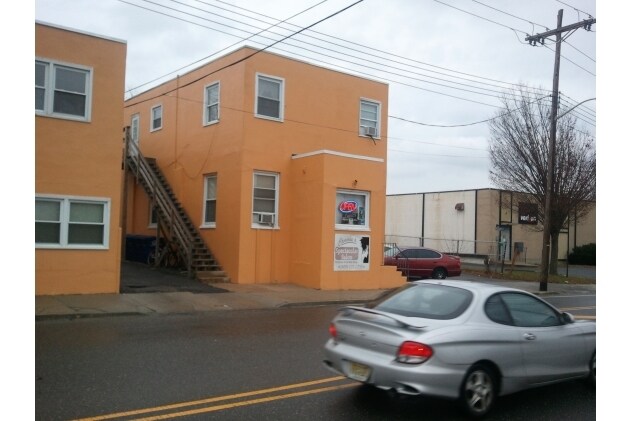 Building Photo - 1-5 E Main St