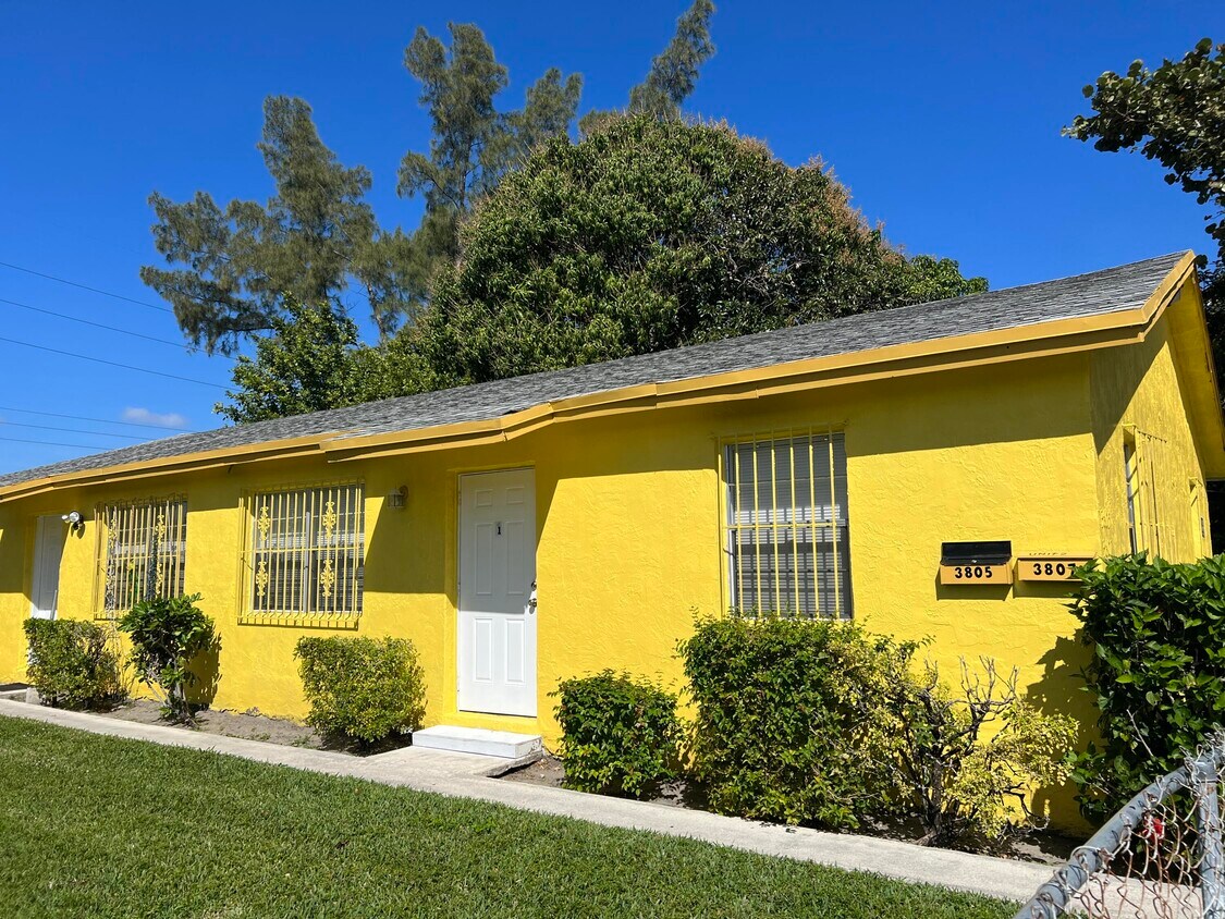 Primary Photo - 3807 Windsor Ave