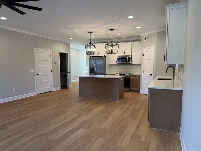 Building Photo - 16 Lakeview