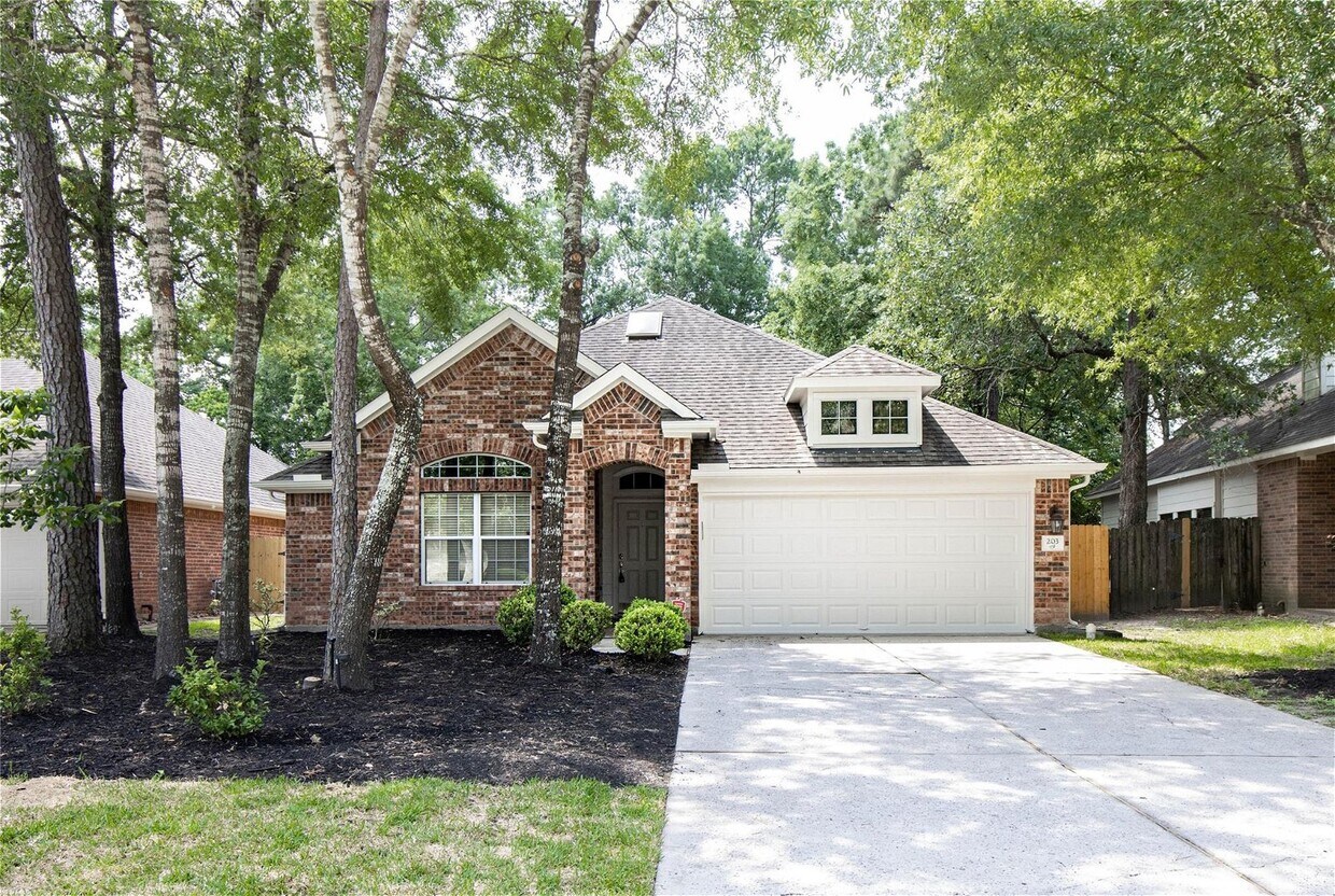203 Fairwind Trail Drive, Conroe, TX 77385... House for Rent in