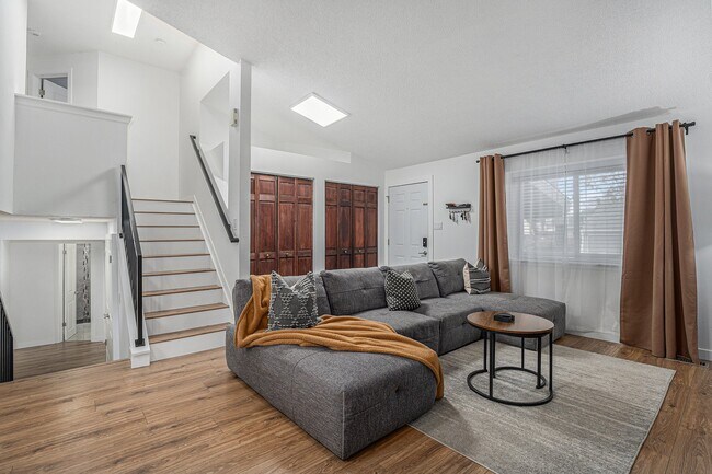 Foto del edificio - 12160 Birch St