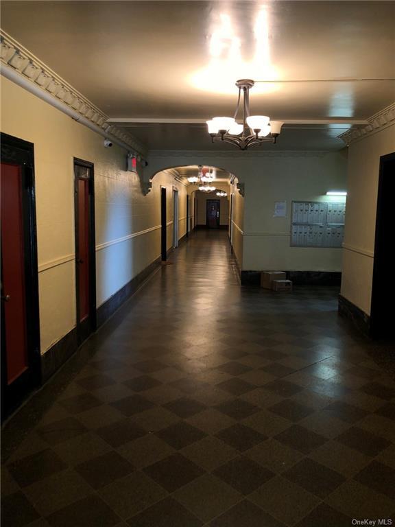 Building Photo - 30 Eastchester Rd