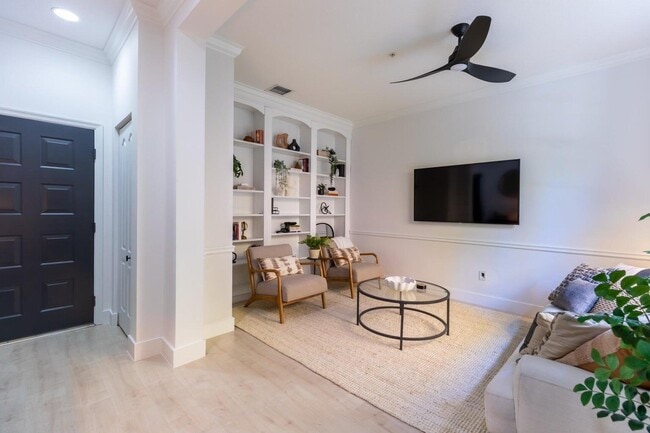 Building Photo - 72 SE 6th Ave