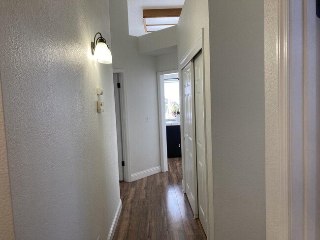 Building Photo - 660 Mission Ridge Dr
