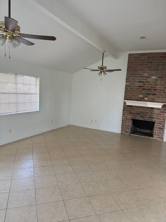 Building Photo - 3333 Longhorn Dr