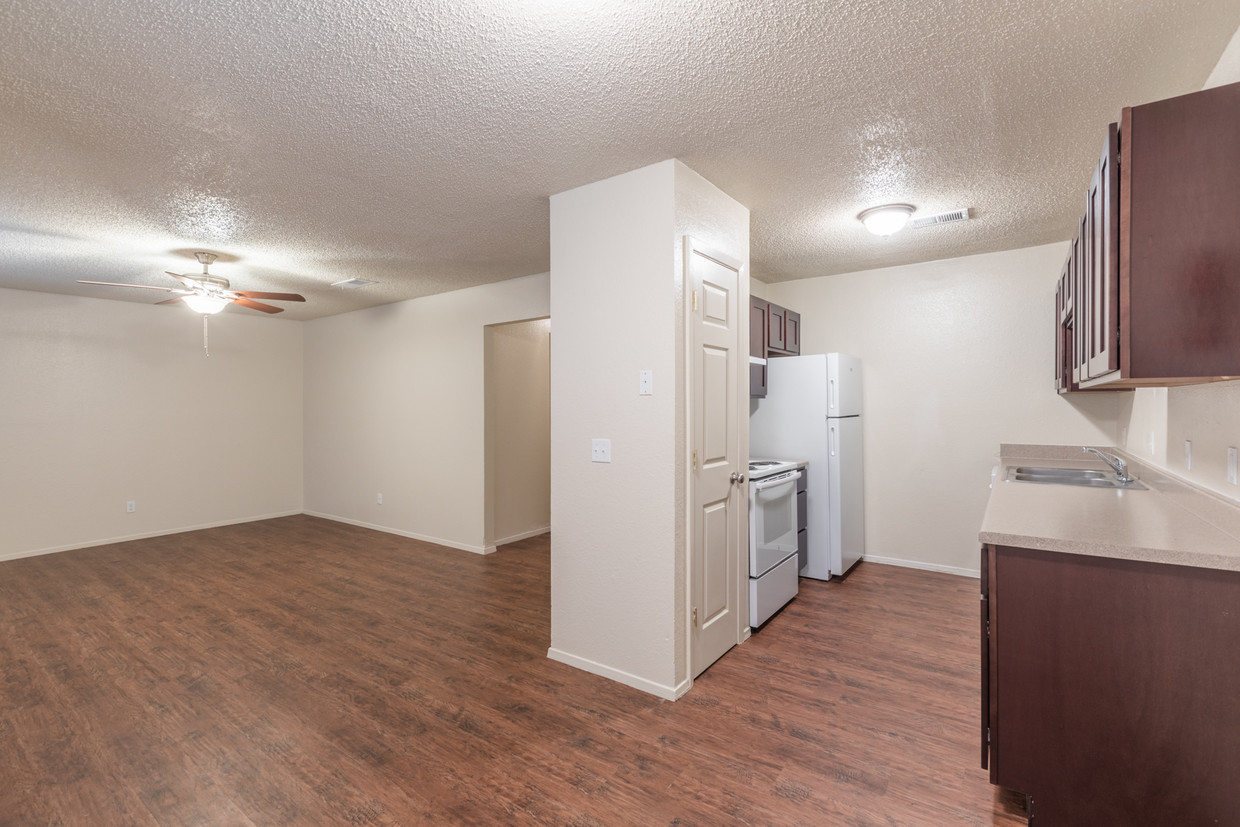 1900 Live Oak - Newly remodeled 2/2 - Gant Apartments