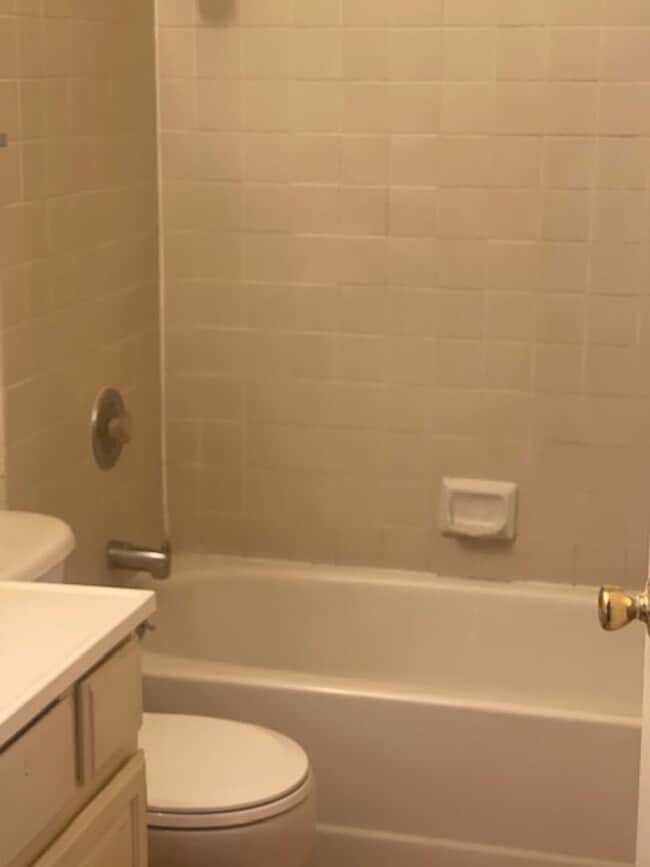 Building Photo - Nice 3 bedroom 2 bathroom apartment.