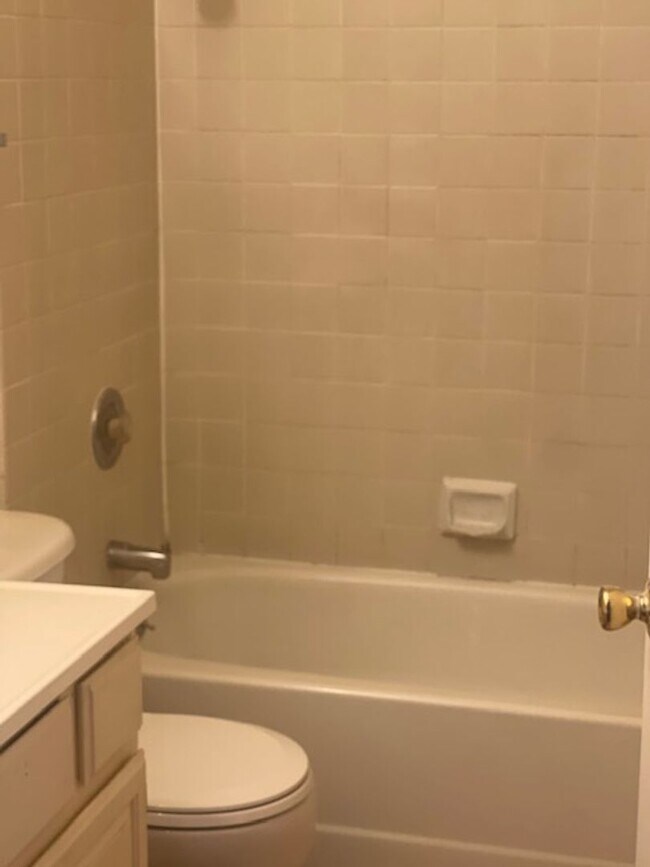 Foto del edificio - Nice 3 bedroom 2 bathroom apartment.