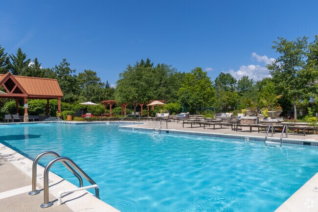 Piscina - The Mews at Princeton Junction