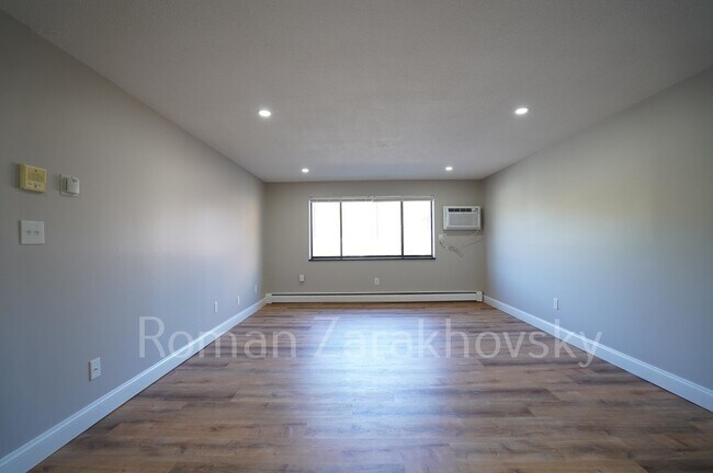 Foto del edificio - 394 Langley Rd