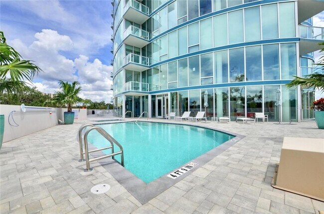 Building Photo - 3001 Bayshore Blvd