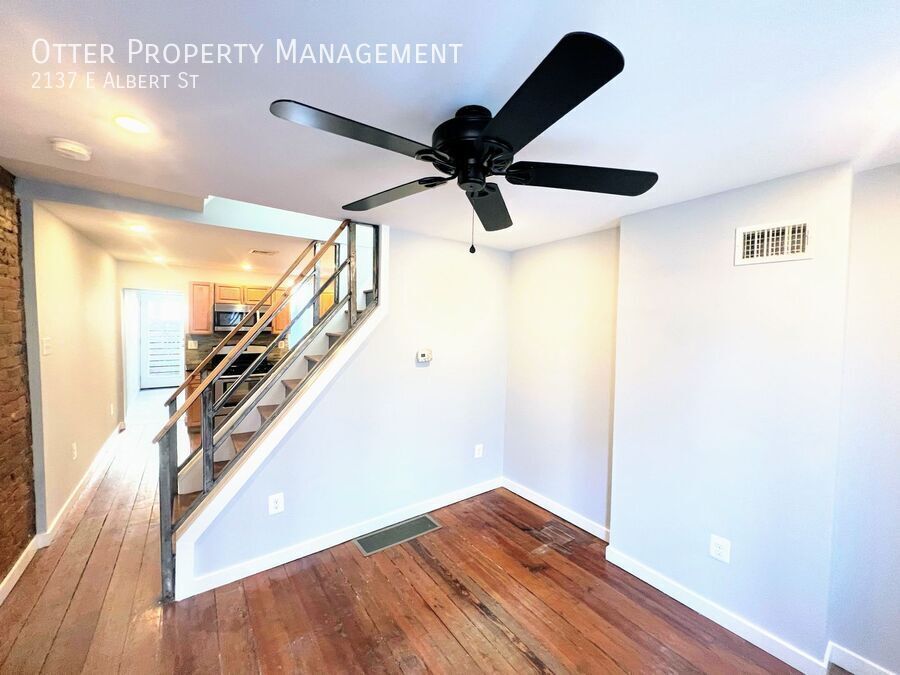 Primary Photo - 2137 E Albert St