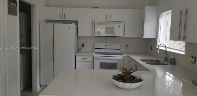 Foto del edificio - 3928 SW 52nd Ave