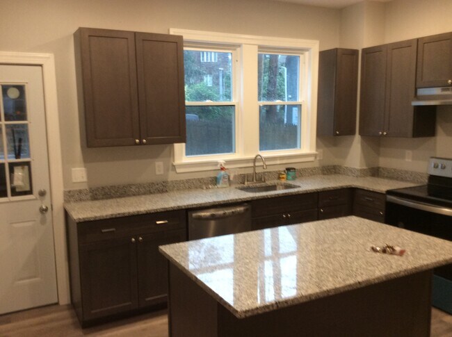 kitchen - 325 W 4th St