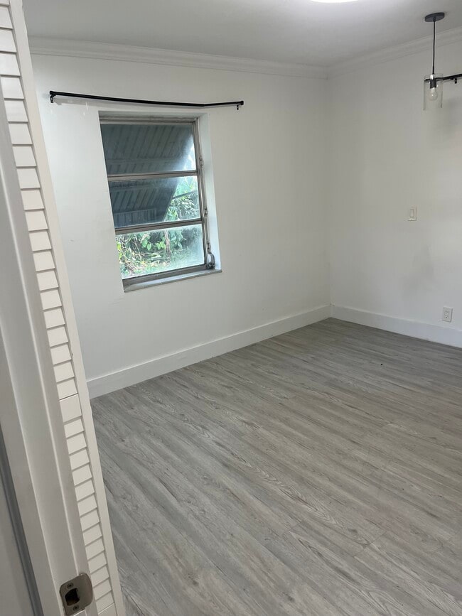 Building Photo - 1110 SW 31st St