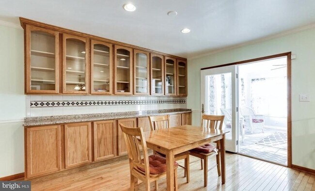 Foto del edificio - 1715 Deer Park Rd