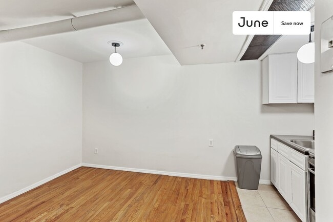 Building Photo - 736 Riverside Dr