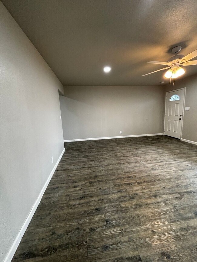 Foto del edificio - Apply today!