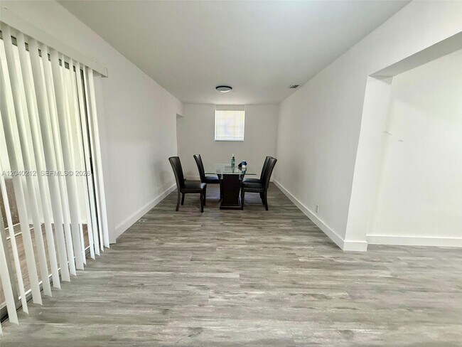 Foto del edificio - 730 SW 5th Ave
