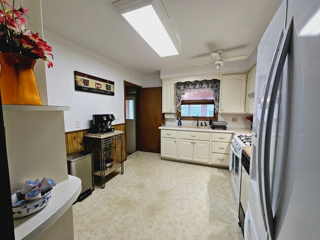 Foto del edificio - 1223 Charlton St