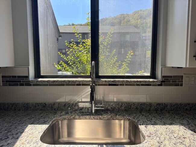 Foto del edificio - 37 Brockton Ct