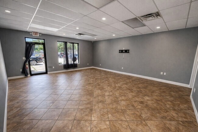 Building Photo - 2100 Sam Houston Ave