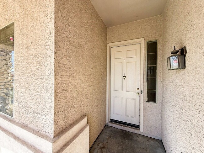 Building Photo - Freshly Updated 3BR Home with Community Pool, Clubhouse & Resort-Style Amenities!