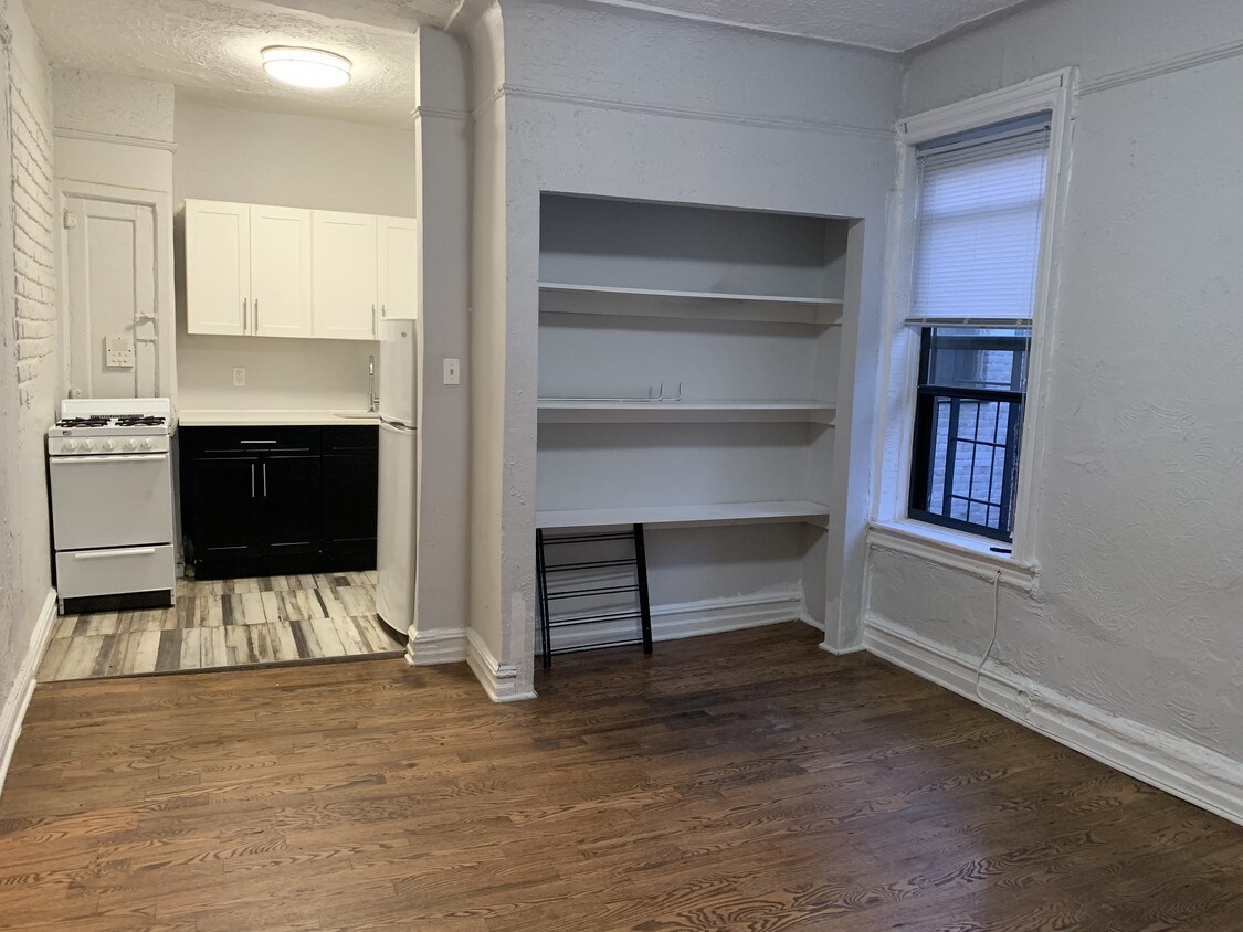 Primary Photo - 330 E 22nd St