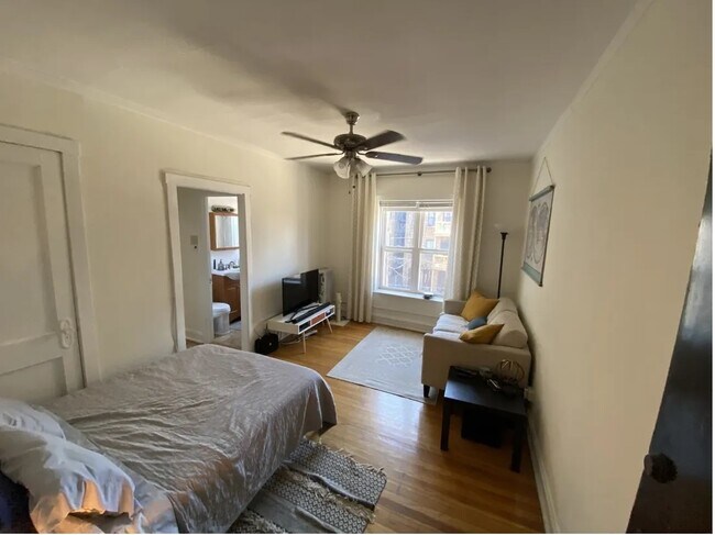 Foto del edificio - 656 W Oakdale Ave