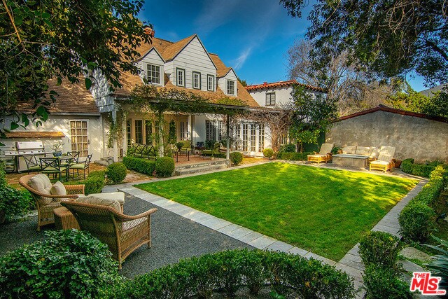 Foto del edificio - 3210 Oakshire Dr