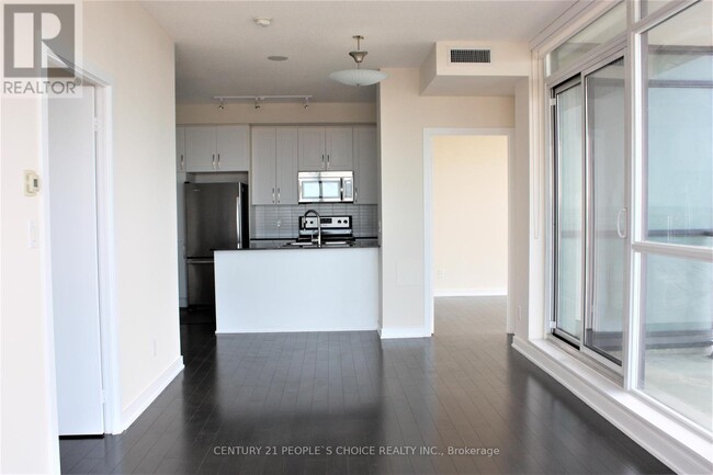 Photo du bâtiment - 4070-4070 Confederation Pkwy