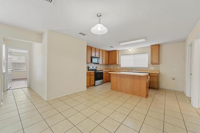 Building Photo - 5733 Mariposa Dr