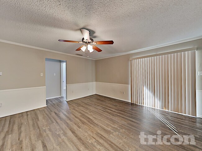 Foto del edificio - 429 W Ferndale Ln