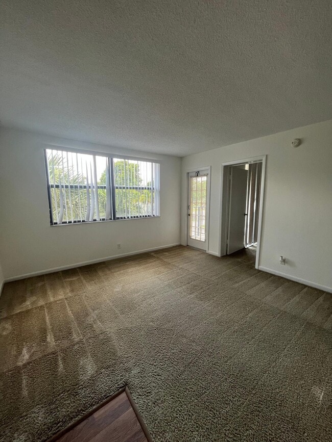 Building Photo - 708 Executive Center Dr