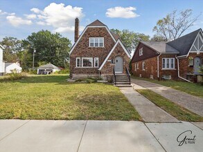 Building Photo - 4190 Bedford St