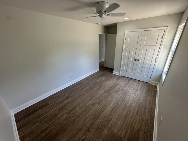 Foto del edificio - 35 Wyatt Ln