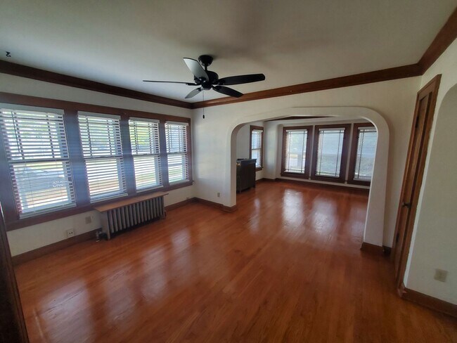 Foto del edificio - 421 W Oakland Ave