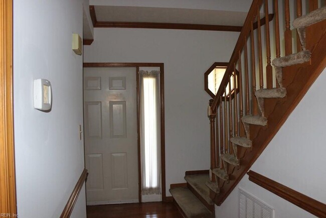 Foto del edificio - Call Sabrina Thomas Office at 757-767-0767 for more information