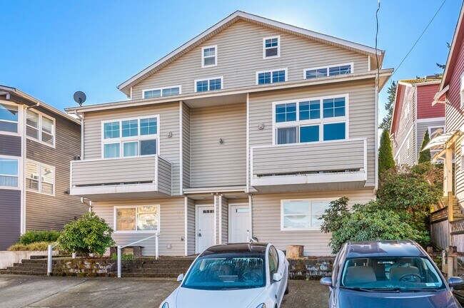 Foto del edificio - Charming and Spacious 3-Bedroom Townhome w...