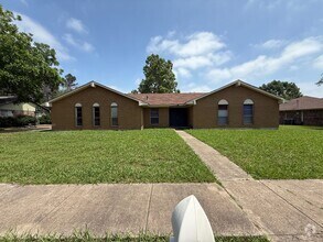 Building Photo - 508 Dogwood Trail