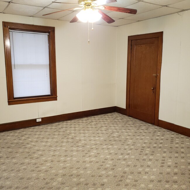 Main room - 1019 N Perry St