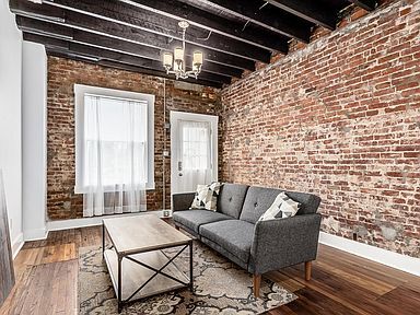 Building Photo - 1685 E Main St