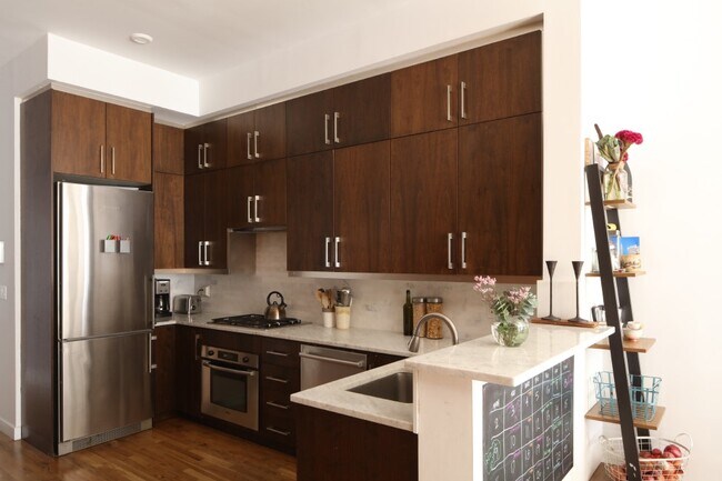 Building Photo - Brownstone Modern Triplex