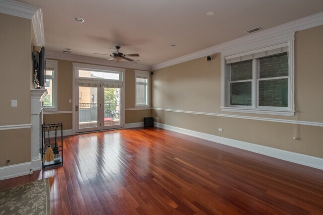Foto del edificio - 3021 N Southport Ave