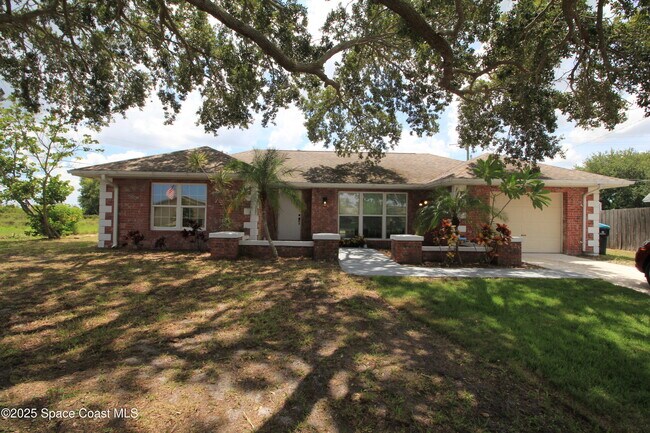 Foto del edificio - 3002 Edgewood Dr NE
