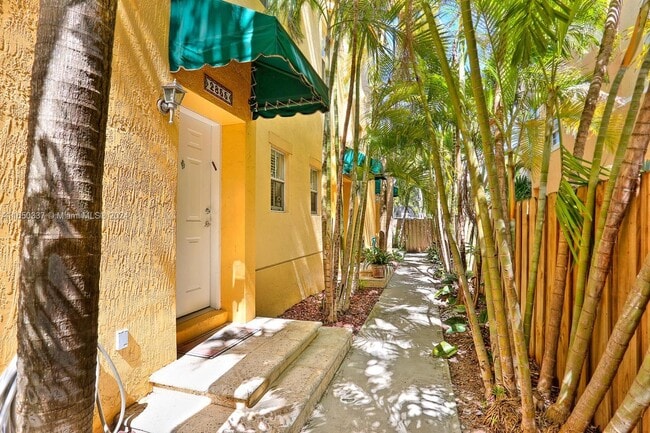 Building Photo - 2861 Coconut Ave