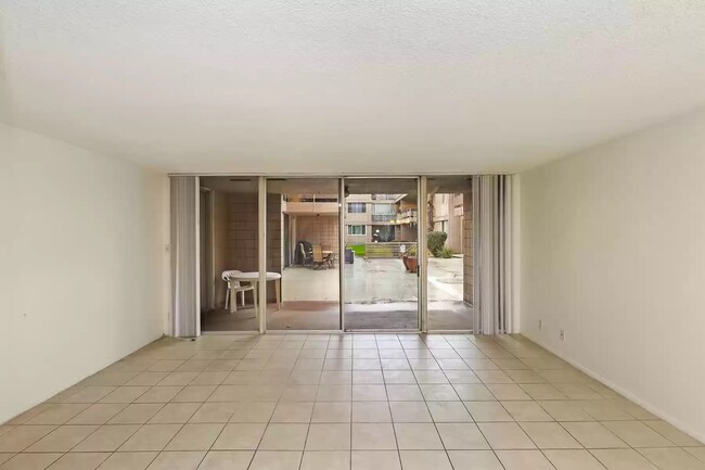 Building Photo - 6979 Palm Ct