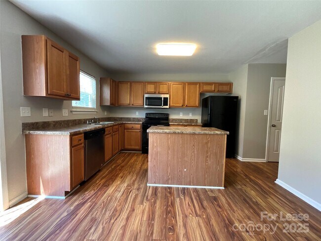 Foto del edificio - 1417 River Run Rd