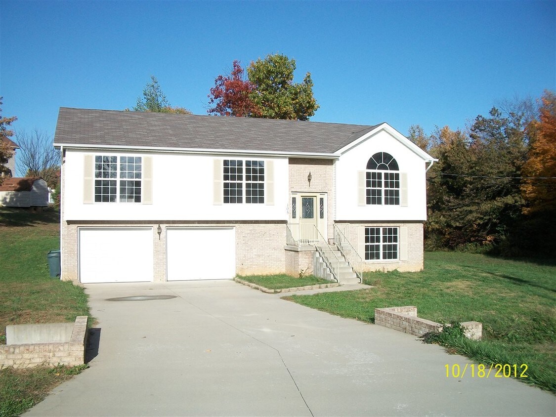 Primary Photo - 105 Aster Dr